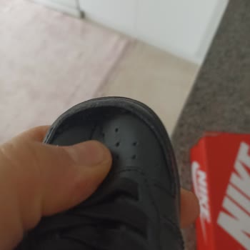 Kayıtlar Var Ama Fiş Yok: Nike Mağazasında Hayal Kırıklığı