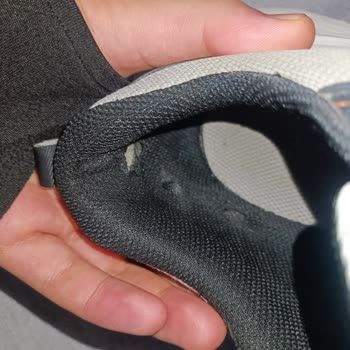 Dayanıklılık Sorunu Yaşatan Spor Ayakkabı