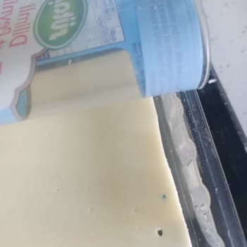 Sütaş Peynirde Mavi Plastik Şoku