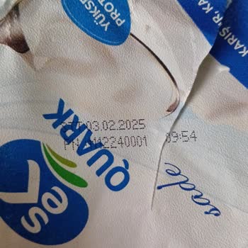 Sek Quark Yoğurt: Son Kullanma Tarihine Rağmen Küflenme Sorunu