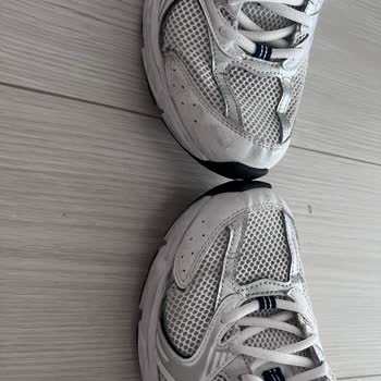 SuperStep Mağazasında New Balance Ayakkabıda Yırtık Sorunu Ve İlgisizlik