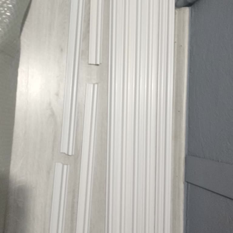 Kırık Çıtalar Ve Güven Vermeyen Satıcı