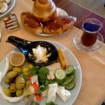 Grand Özgül Termal Lezzetsiz Yemekler Ve Tekrarlayan Menüden Şikayet