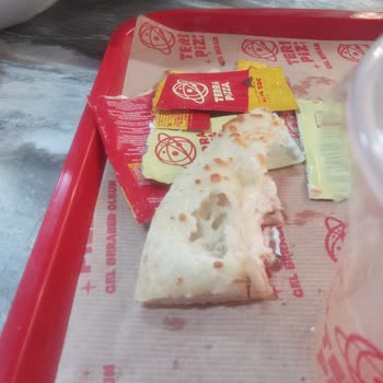 Hijyen Sorunu: Pizzada Kıl Çıkması
