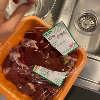 Bozuk Ciğerler Ve Donuk Tavuklarla Karşılaştım