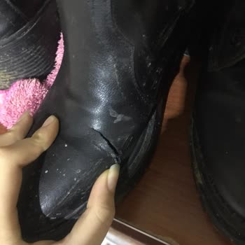 1 Ayda Yırtılan Botlar İçin Mağduriyet