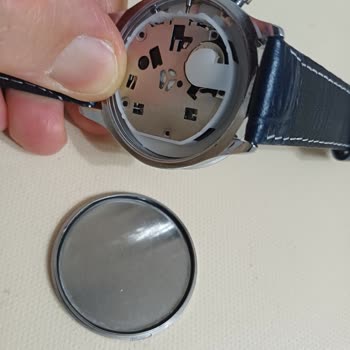 Aliexpress Sold Me a Defective OCHSTIN Watch and Fake Xiaomi Flash Drive