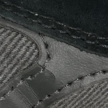 New Balance Ayakkabının Deri Kısımlarında Hızlı Yıpranma