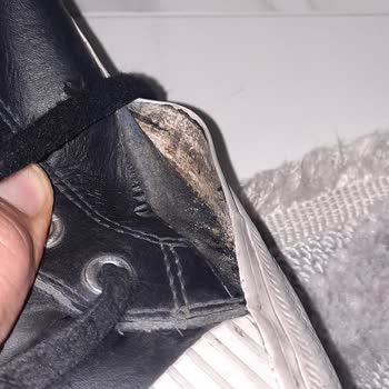 Converse Botlarda Kalite Sorunu: Ürün Yanlardan Açıldı