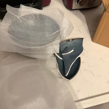 Kırık Yemek Takımları Ve Ulaşılamayan Müşteri Hizmetleri