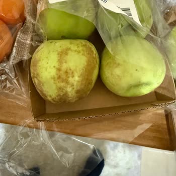 Getir'den Gelen Çürük Meyveler Ve Açık Paketler