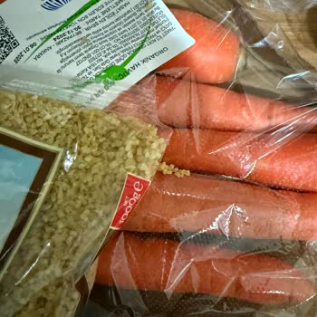 Getir'den Gelen Çürük Meyveler Ve Açık Paketler