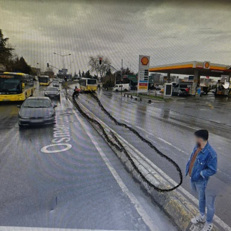 Osmangazi Caddesi'ndeki Tehlikeli Yol Göçüğü