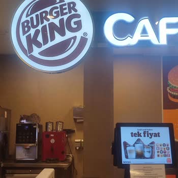 Burger King Akçay'da Hijyen Skandalı: Kedili Çay Kahve Bölümü