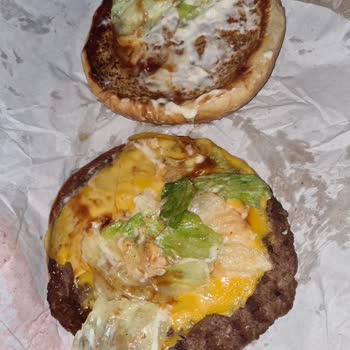 Buz Gibi Burger Ve Umursamaz Hizmet!