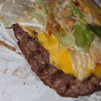 Buz Gibi Burger Ve Umursamaz Hizmet!