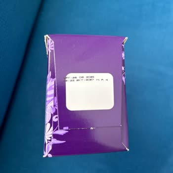 Scarlett Günlük Pedlerin Yapışkan Sorunu Çamaşırları Mahvediyor