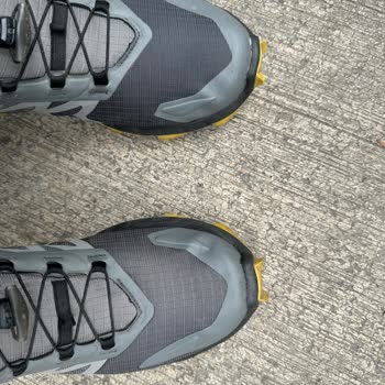 Su Geçirmez Ayakkabı, Su Geçiriyor!