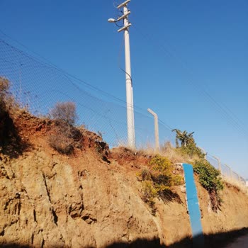 Acil Müdahale Gereken Tehlikeli Elektrik Direği Sorunu