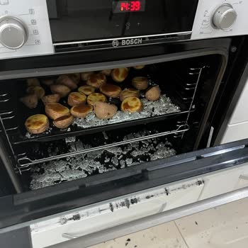 Bosch Fırın Camı Kendi Kendine Kırıldı: Garanti Kapsamında Çözüm Bekleniyor