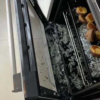 Bosch Fırın Camı Kendi Kendine Kırıldı: Garanti Kapsamında Çözüm Bekleniyor