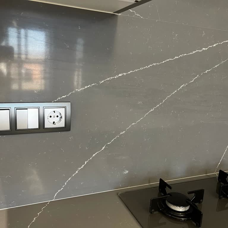 Yeni Evde Kuvars Tezgah Sorunu Ve İletişim Eksikliği