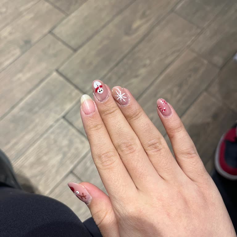 Kaba Hizmet Ve Kalitesiz Tırnak Uygulaması