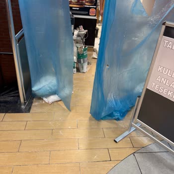 Burger King Şubesinde İnşaat Ve Temizlik Sorunu
