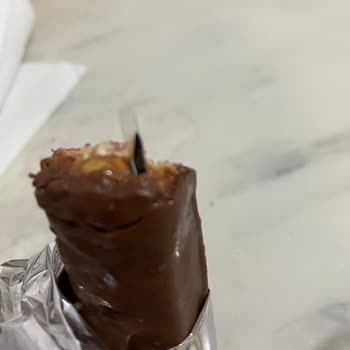 Çikolatanın İçinden Çıkan Plastik Tehlikesi