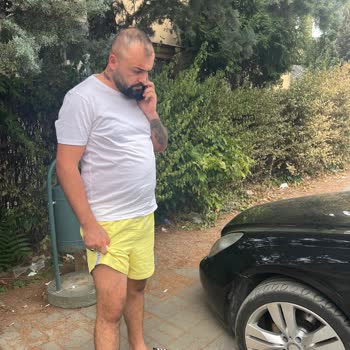 Pasaport Ve Evraklarımı Aldı, İzi Kayboldu