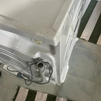 Kırık Çamaşır Makinesi Ve İlgisiz Servis