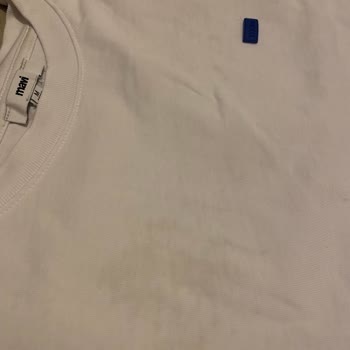 Mavi Tişörtte Beklenmedik Leke Sorunu