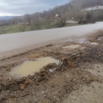 Türk Telekom'un Altyapı Çalışması Köy Yolunu Tehlikeye Attı