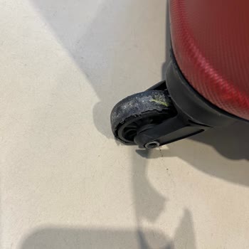 Antalya Havalimanı'nda Sorumsuz Servis Ve Valiz Hasarı