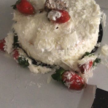 Yanlış Ve Hasarlı Pasta Siparişi: Kızımın Doğum Günü Mahvoldu