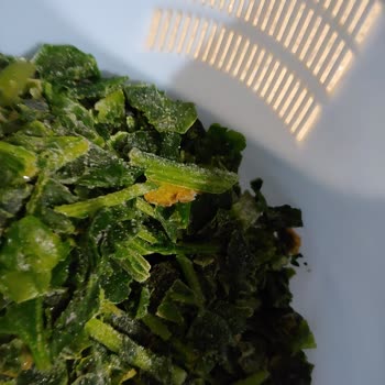 Feast Dondurulmuş Ispanağında Çürük Parçalar