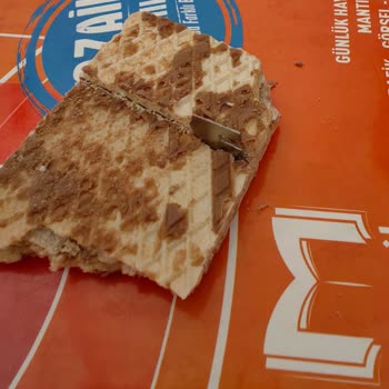 Gofretin İçinden Jilet Çıktı: Hayati Tehlike!