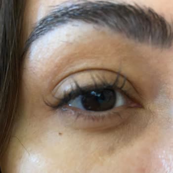 Profesyonellikten Uzak Kirpik Hizmeti