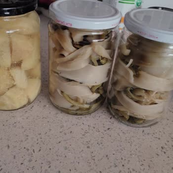 Ege Yöresel Pazar Gevşek Kapaklar Ve Müşteri Memnuniyetsizliği