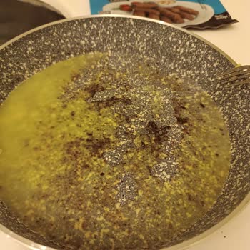 Kötü Kokulu Ve Tatlı Köfte Deneyimi