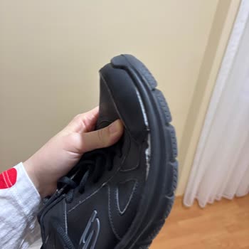 Skechers Ayakkabılarında Hayal Kırıklığı: Garanti Sürecinde Güven Kaybı