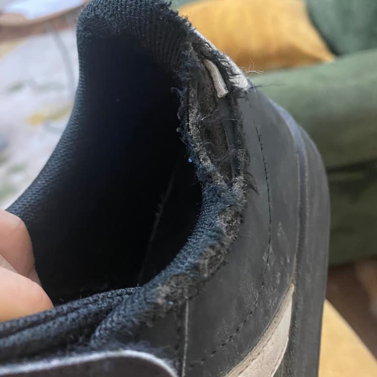 Adidas Ayakkabının Bilek Kısmında Aşınma Sorunu