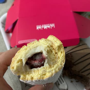 Küflü Çilekler Ve Ekşimiş Krema: Sağlık Tehlikesi