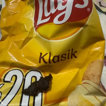 Lays Cips Paketinden Çıkan Şaşırtıcı Cisim!