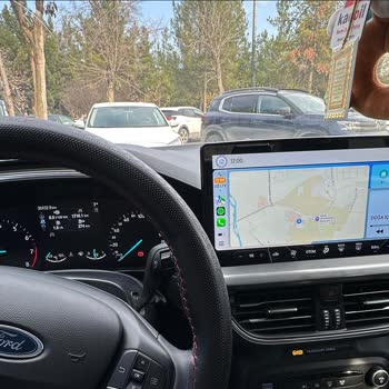 Ford Focus'ta Seyir Halinde Çatlayan Ekran Çerçevesi Şoku