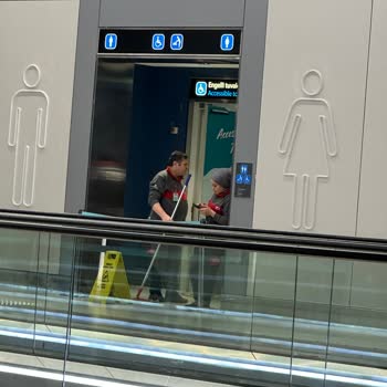 Havalimanında Temizlik Krizi: Yolculara Zorluk Çıkartan Personel