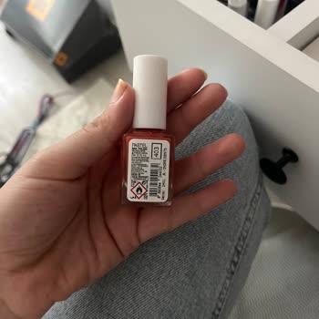 Pastel Kozmetik Oje İle Kalıcı Turuncu Lekeler Ve Hayal Kırıklığı