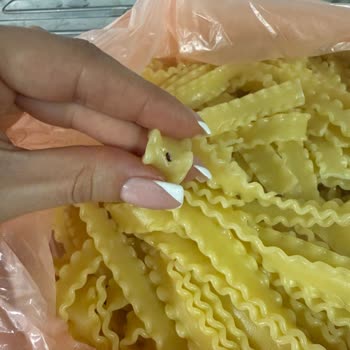 Makarnadan Çıkan Böcekler!