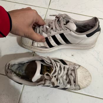 Adidas Süperstar: Kısa Sürede Parçalanan Ayakkabı Hayal Kırıklığı