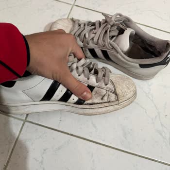 Adidas Süperstar: Kısa Sürede Parçalanan Ayakkabı Hayal Kırıklığı